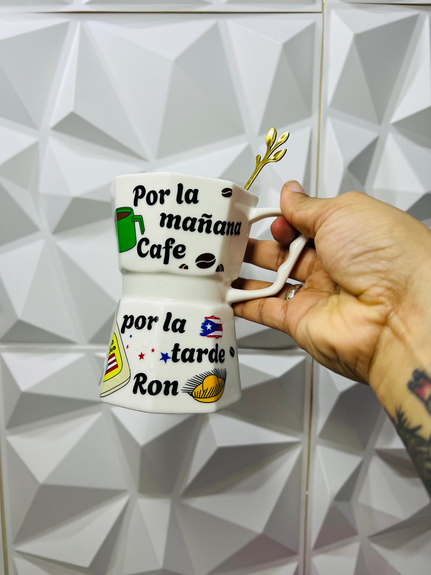 Muy coffe por la mañana café ☕️ por la tarde ron! Estilo PR