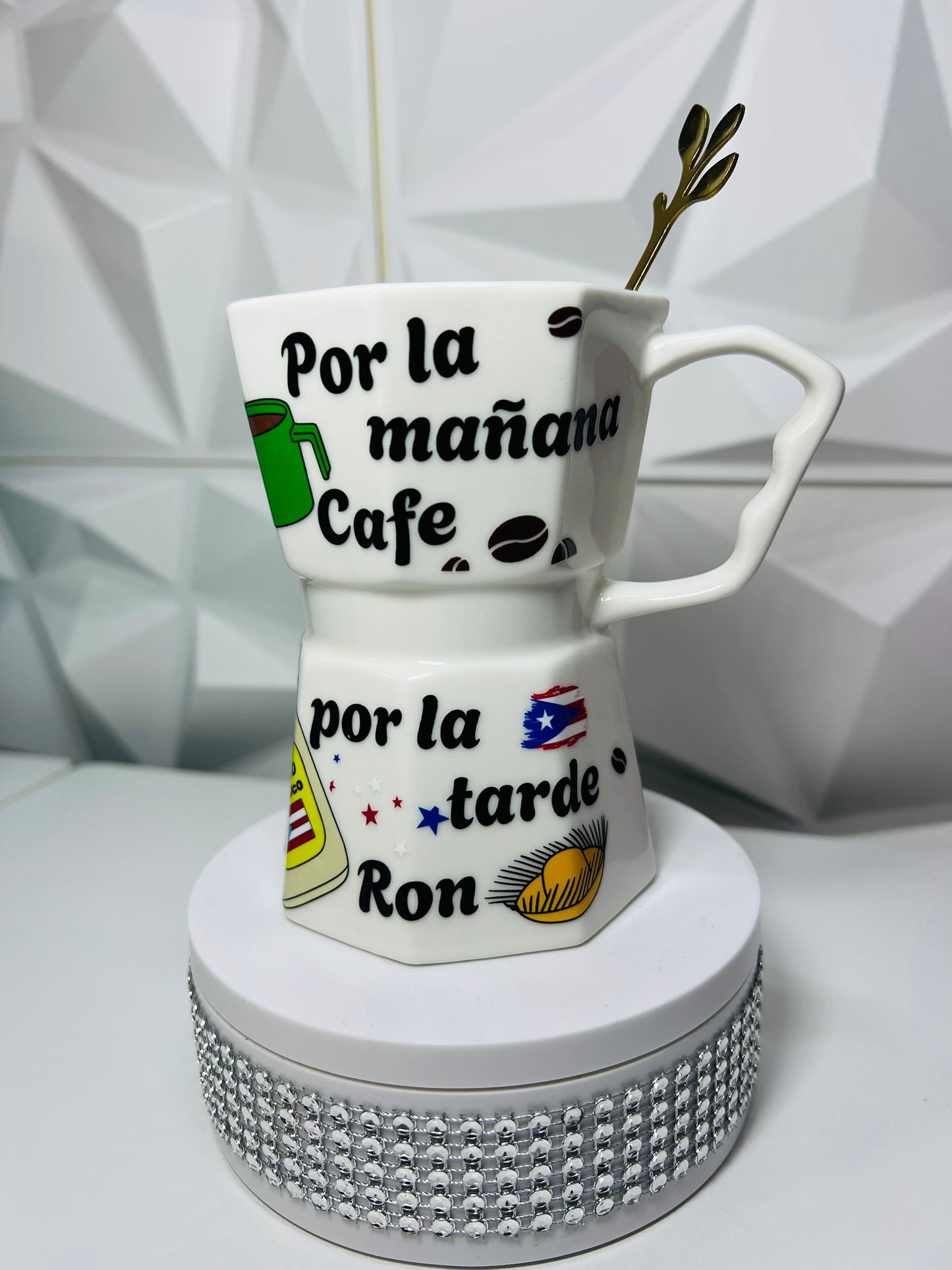 Muy coffe por la mañana café ☕️ por la tarde ron! Estilo PR